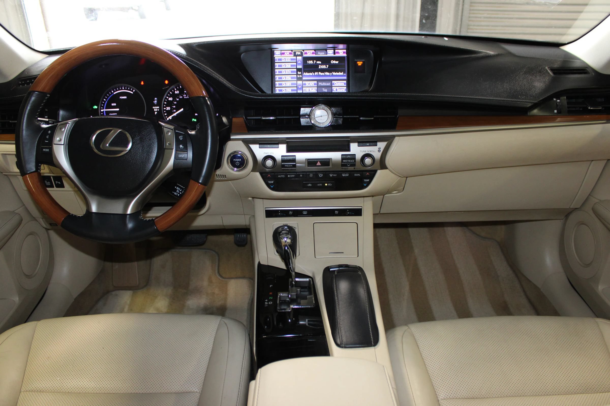 Used 2013 Lexus ES 300h w/ Luxury Pkg FWD image 13