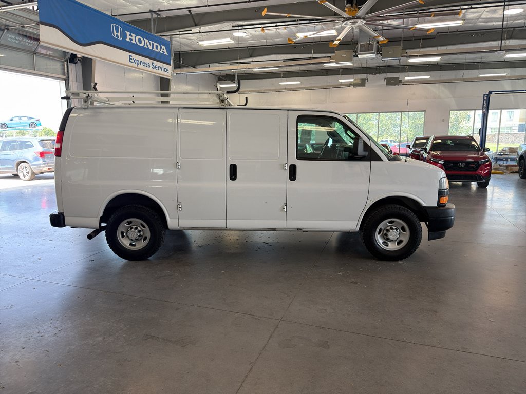 Used 2018 Chevrolet Express 2500 w/ Driver Convenience Package RWD image 6