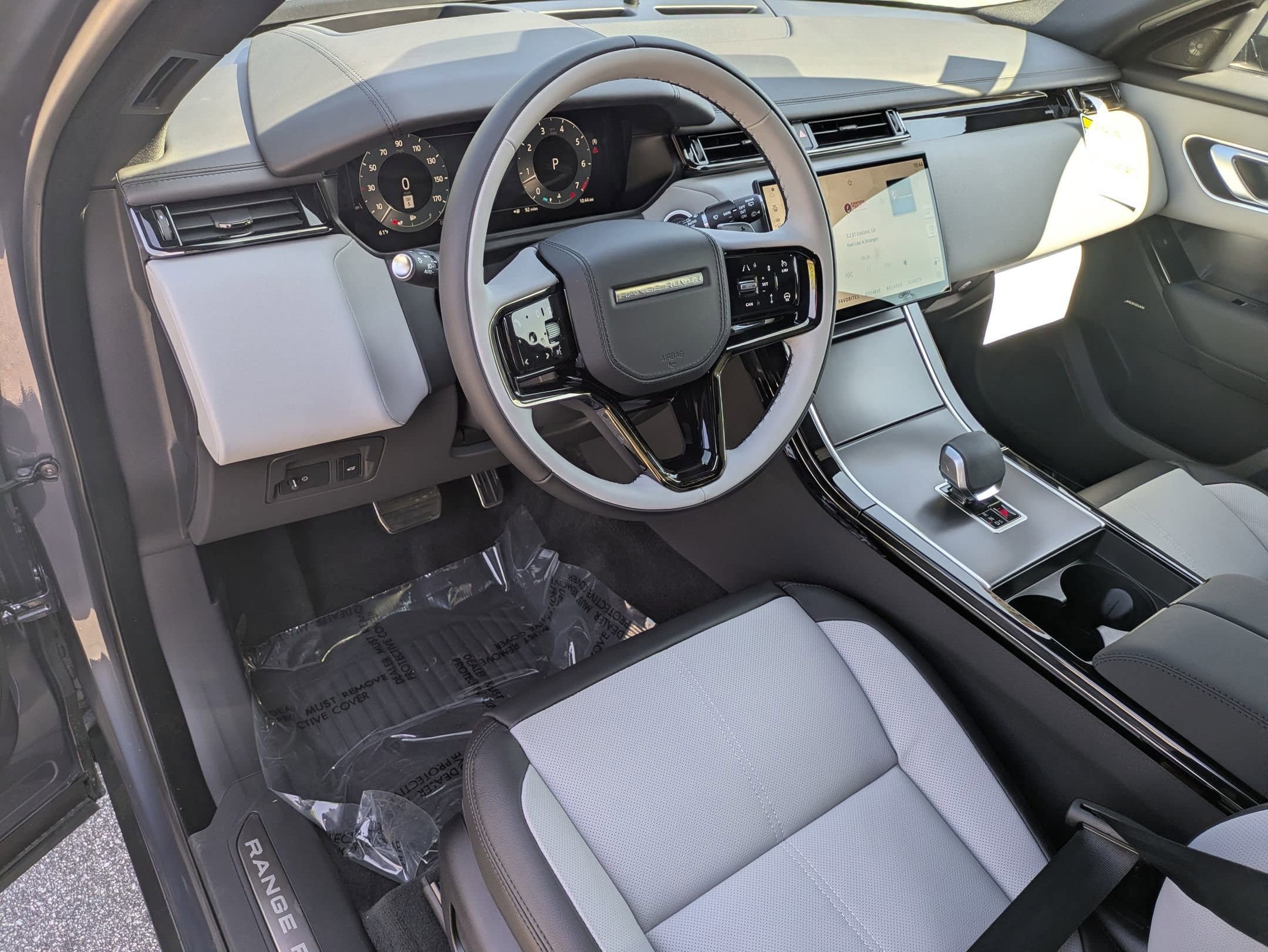New 2026 Land Rover Range Rover Velar Dynamic SE AWD/4WD image 9