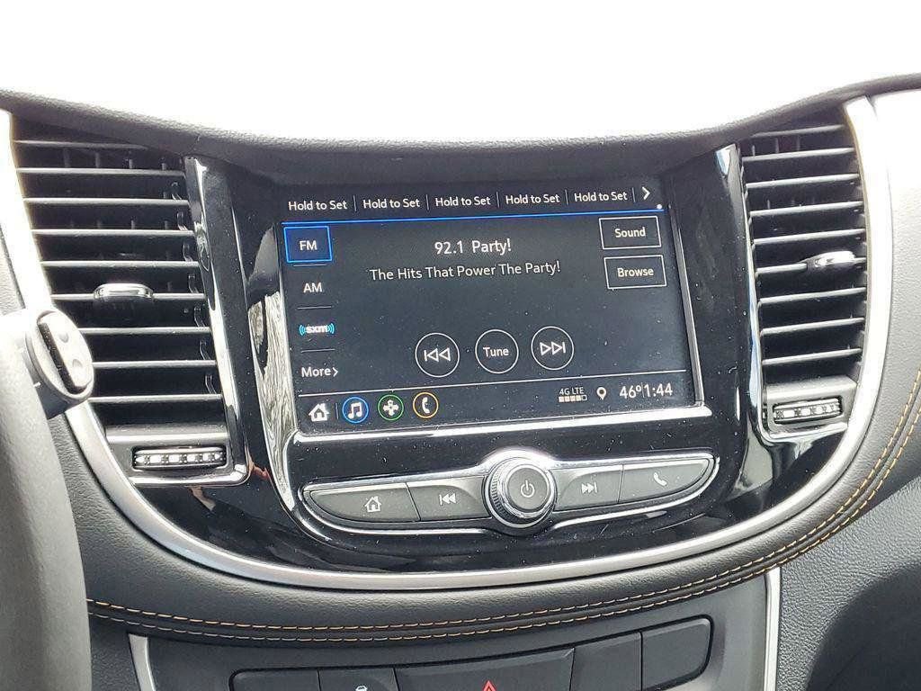 Used 2022 Chevrolet Trax LT w/ LT Convenience Package image 14