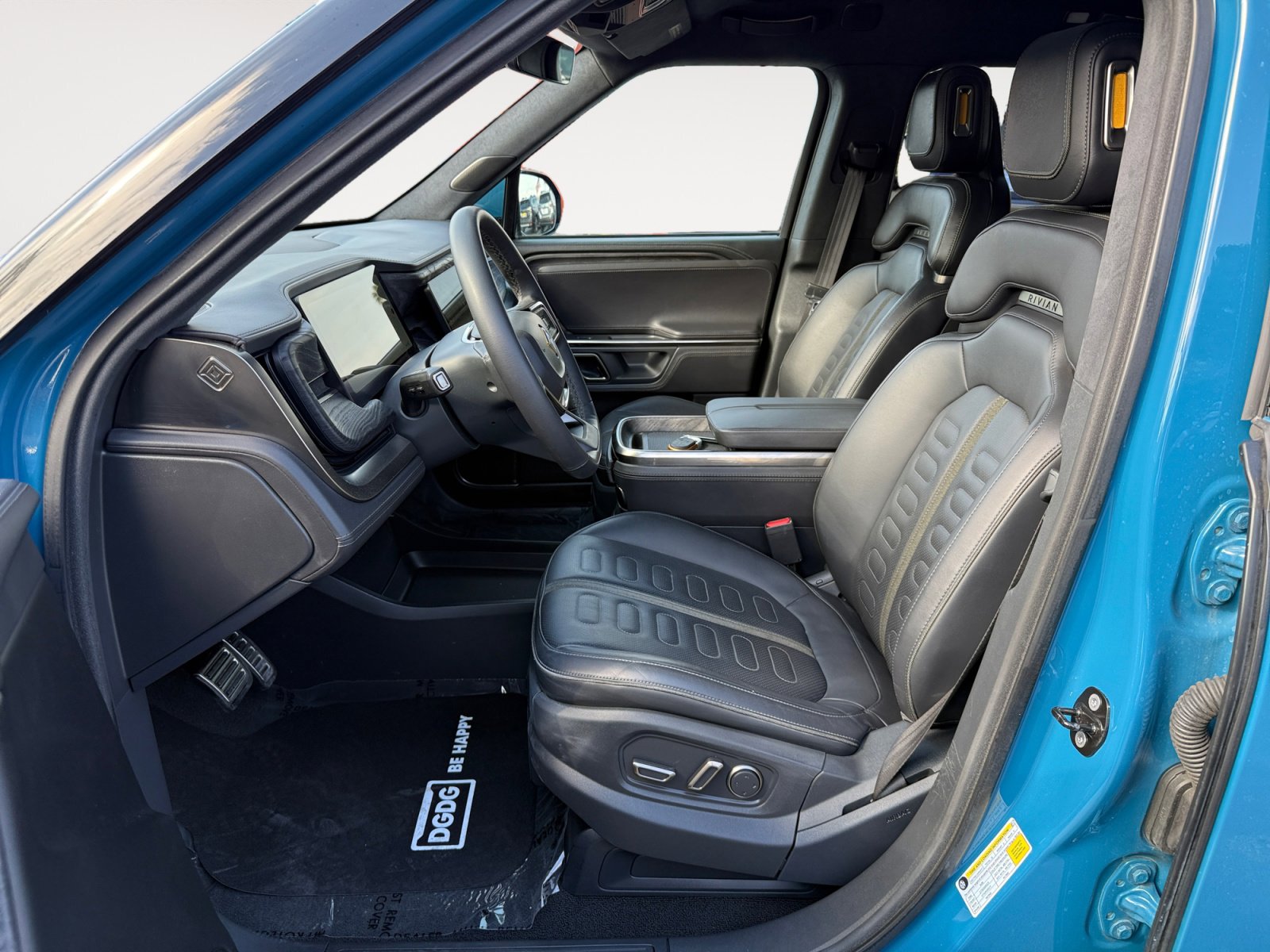 Used 2023 Rivian R1T Adventure image 10