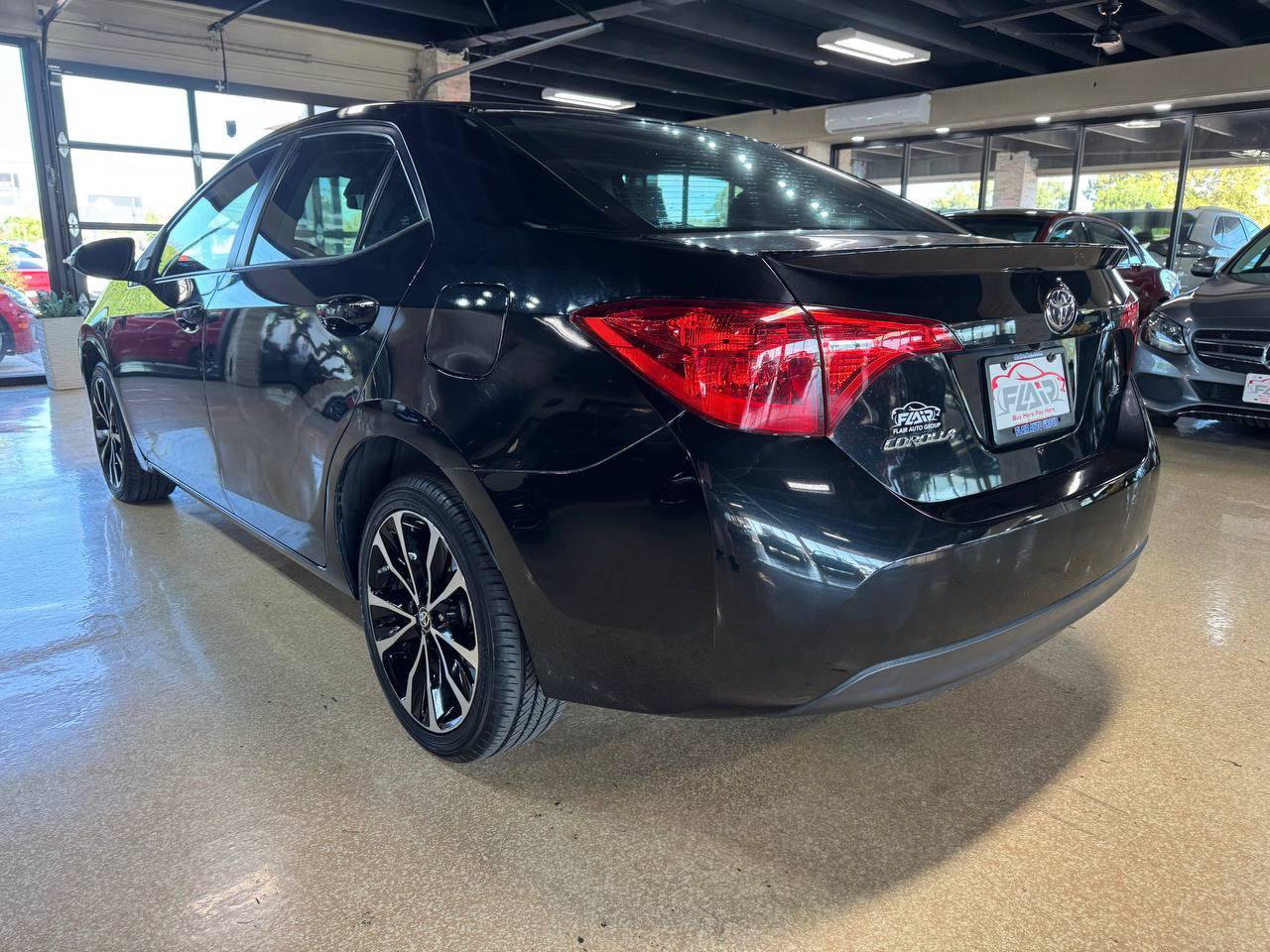 Used 2017 Toyota Corolla SE FWD image 5