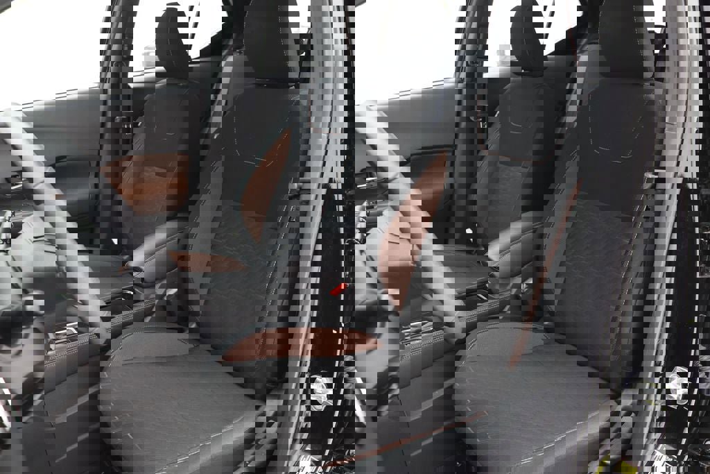 Used 2024 Nissan Kicks SR image 15