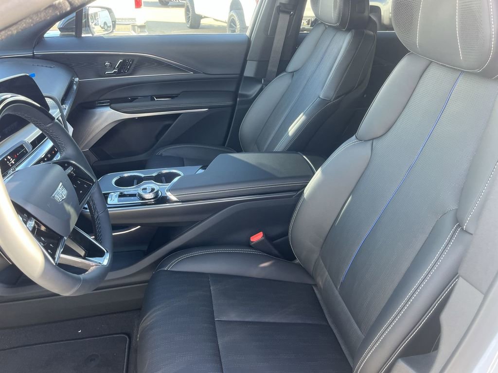 Used 2026 Cadillac Lyriq Premium Luxury image 11