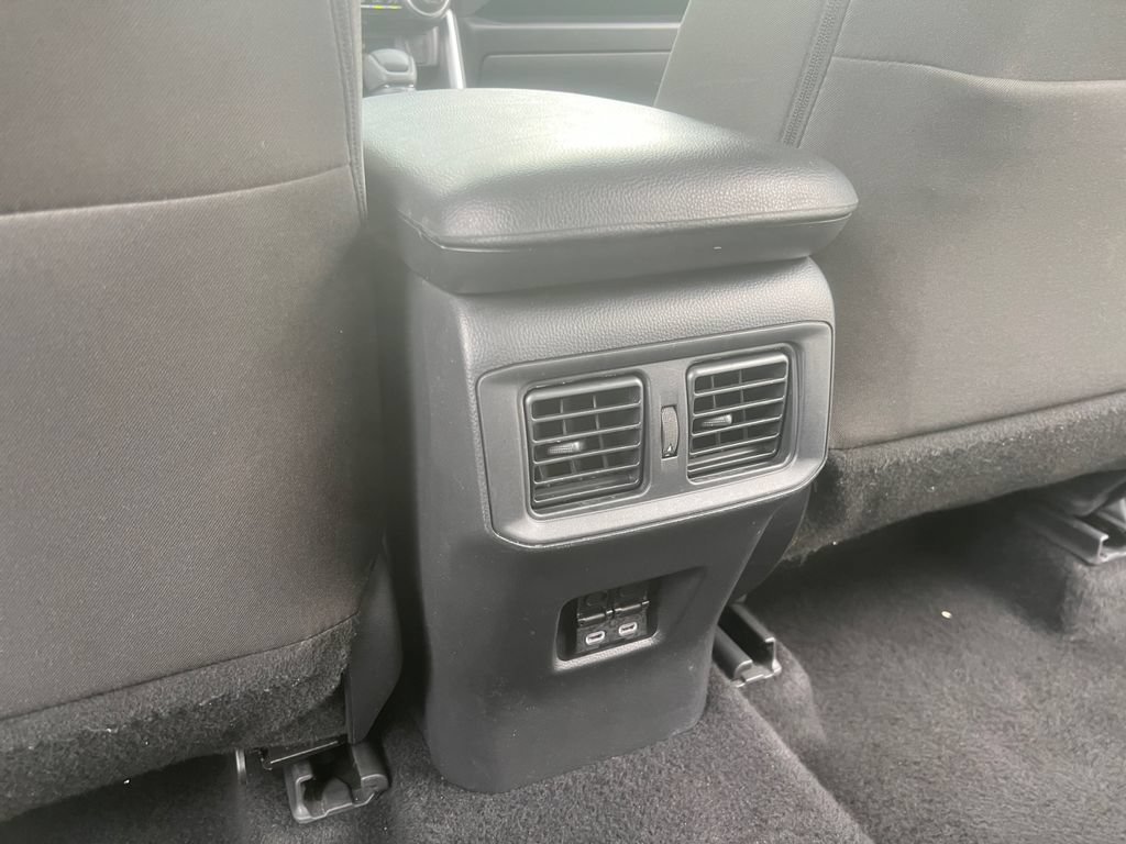 Used 2025 Toyota RAV4 XLE AWD/4WD image 27