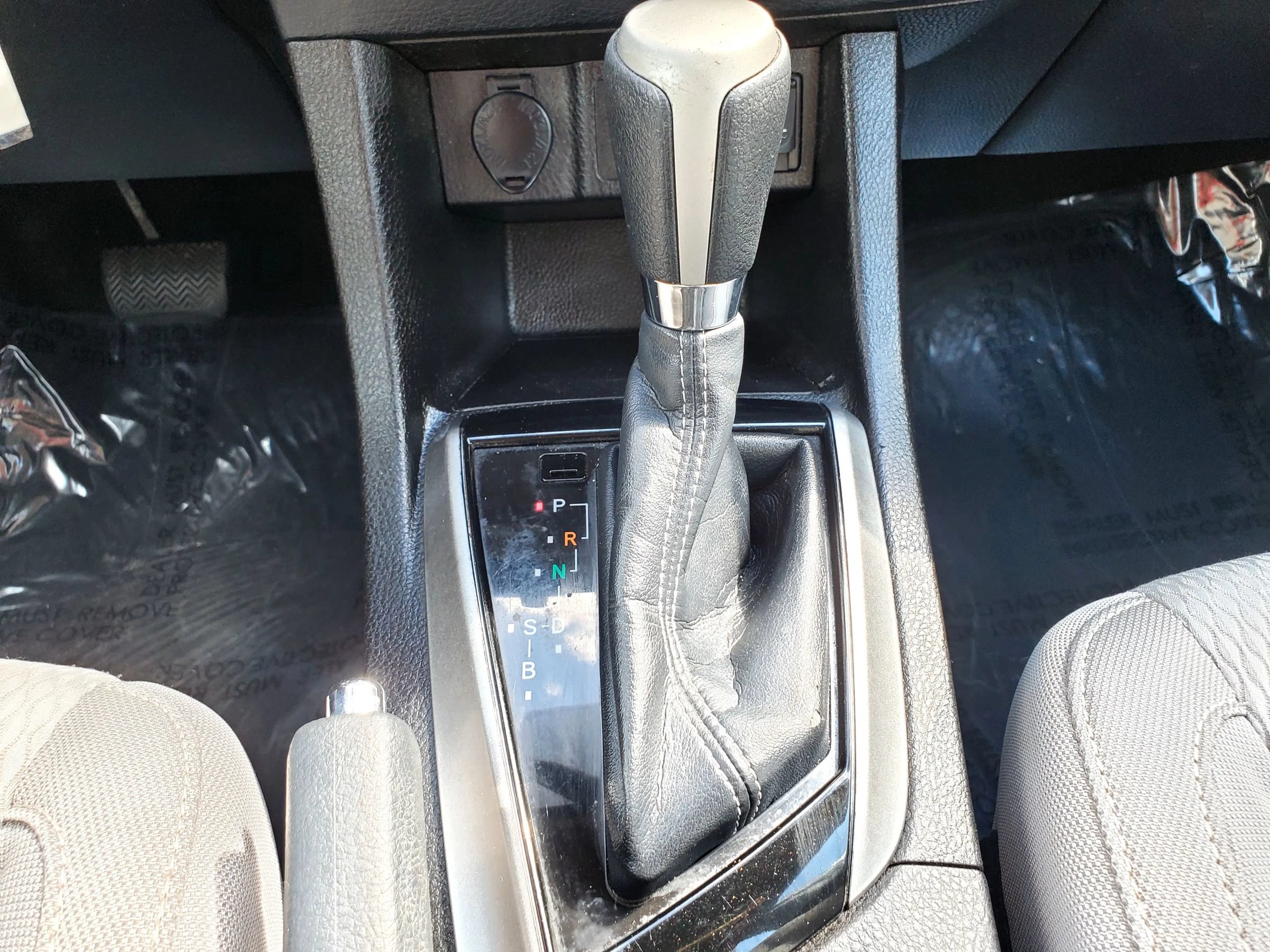 Used 2016 Toyota Corolla LE FWD image 39
