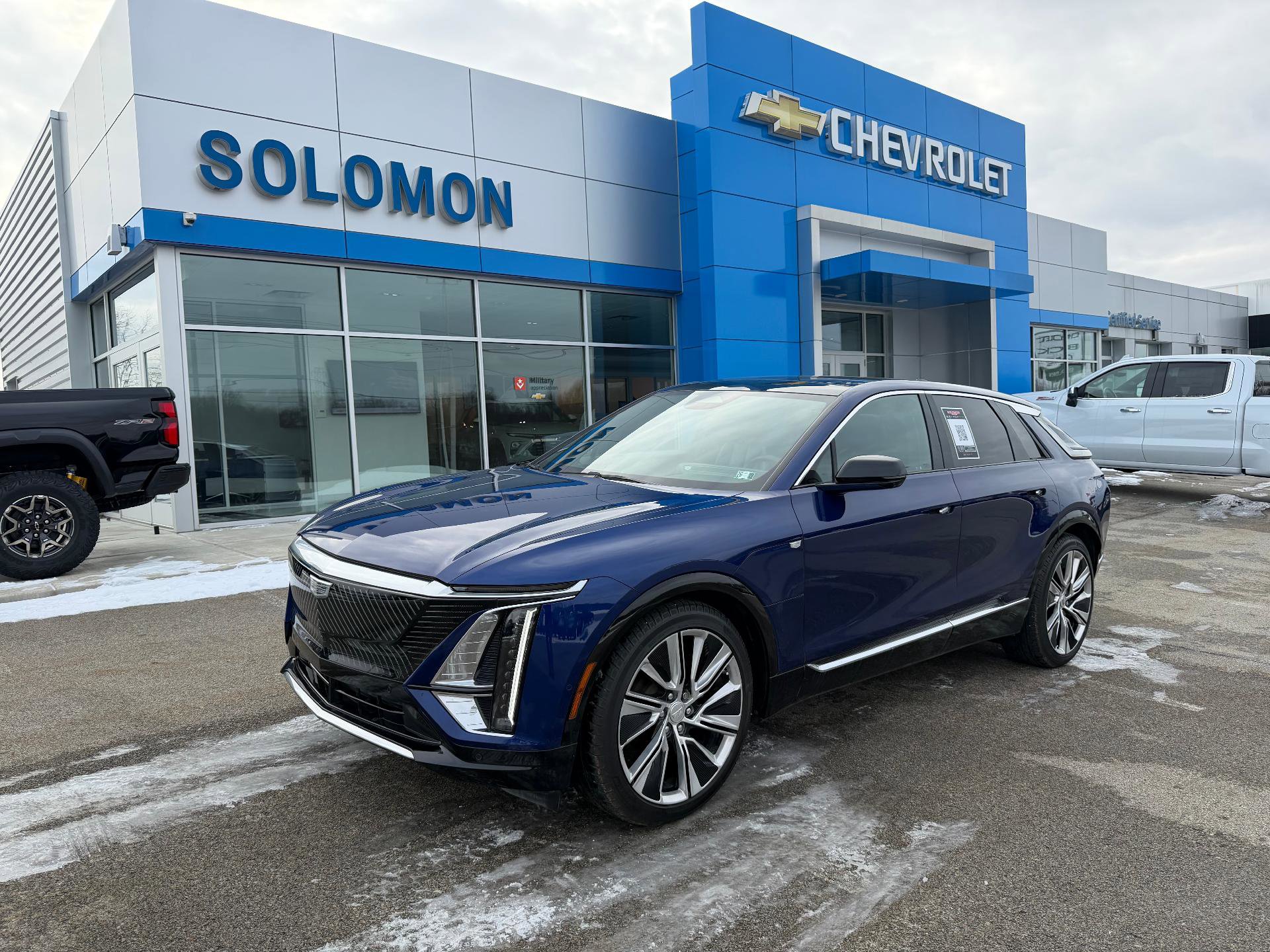 Used 2024 Cadillac Lyriq Luxury w/ LPO, Floor Liner Package image 1