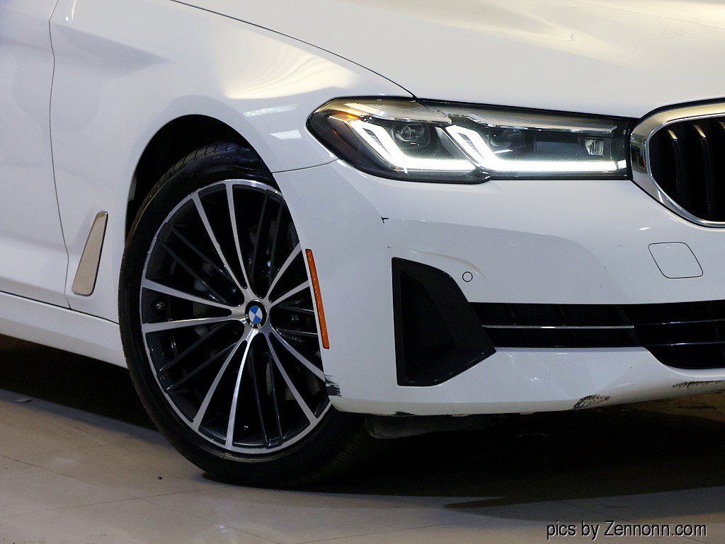 Certified 2023 BMW 530i xDrive w/ Premium Package AWD/4WD image 3