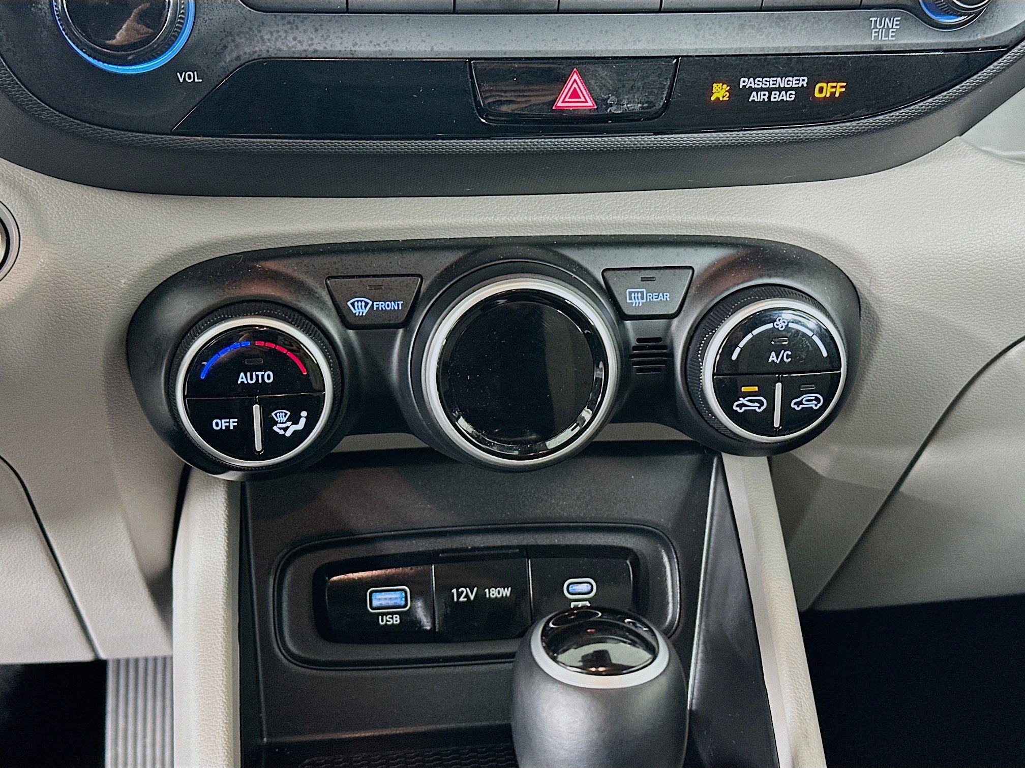 Used 2025 Hyundai Venue SEL image 23