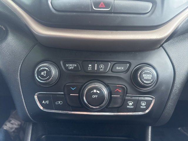 Used 2016 Jeep Cherokee Latitude w/ Cold Weather Group image 14