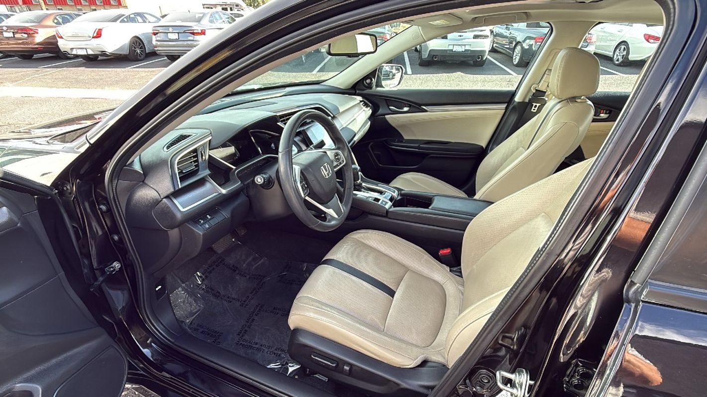 Used 2018 Honda Civic Touring image 10