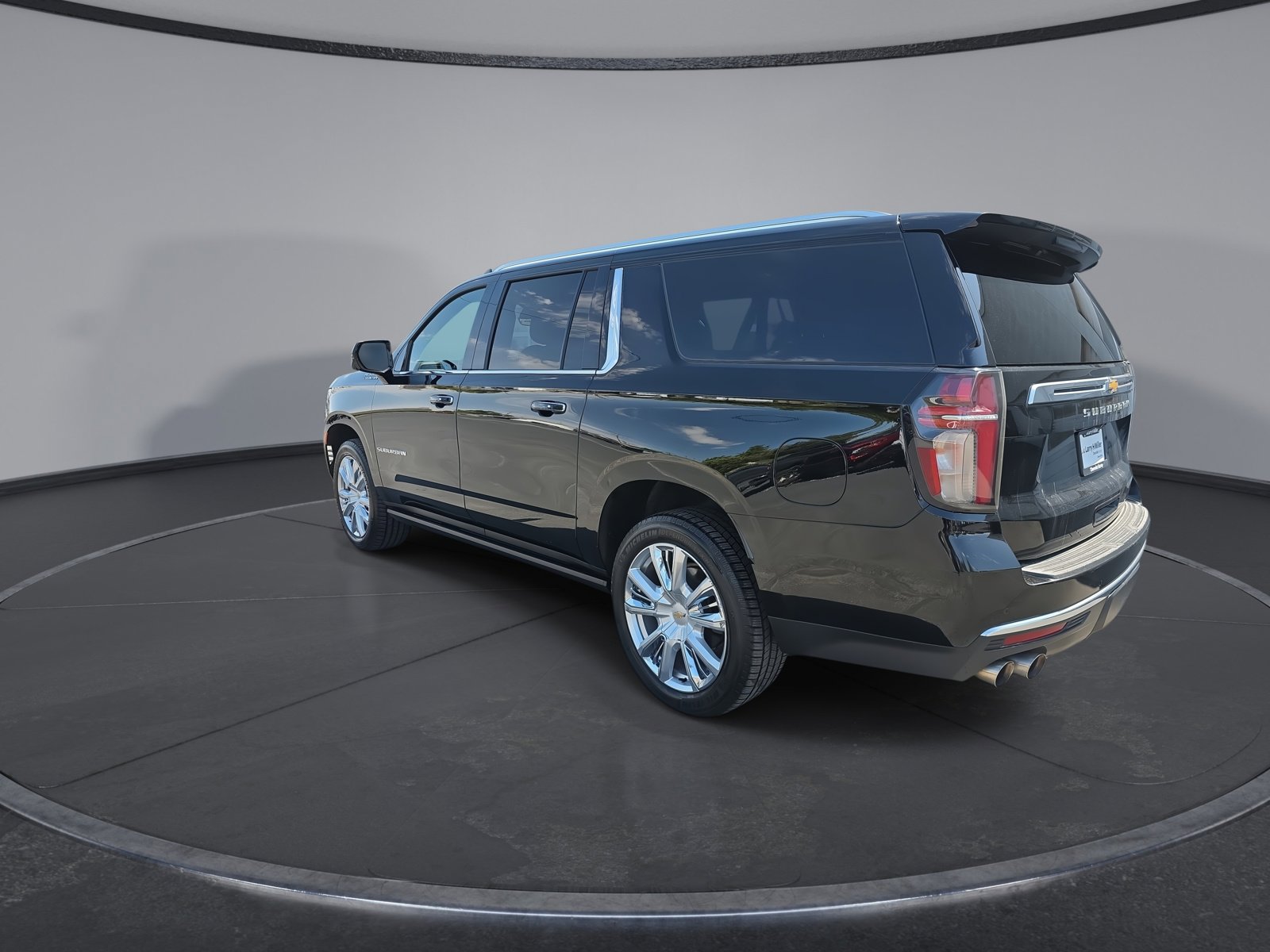 Used 2021 Chevrolet Suburban High Country w/ Premium Package AWD/4WD image 11