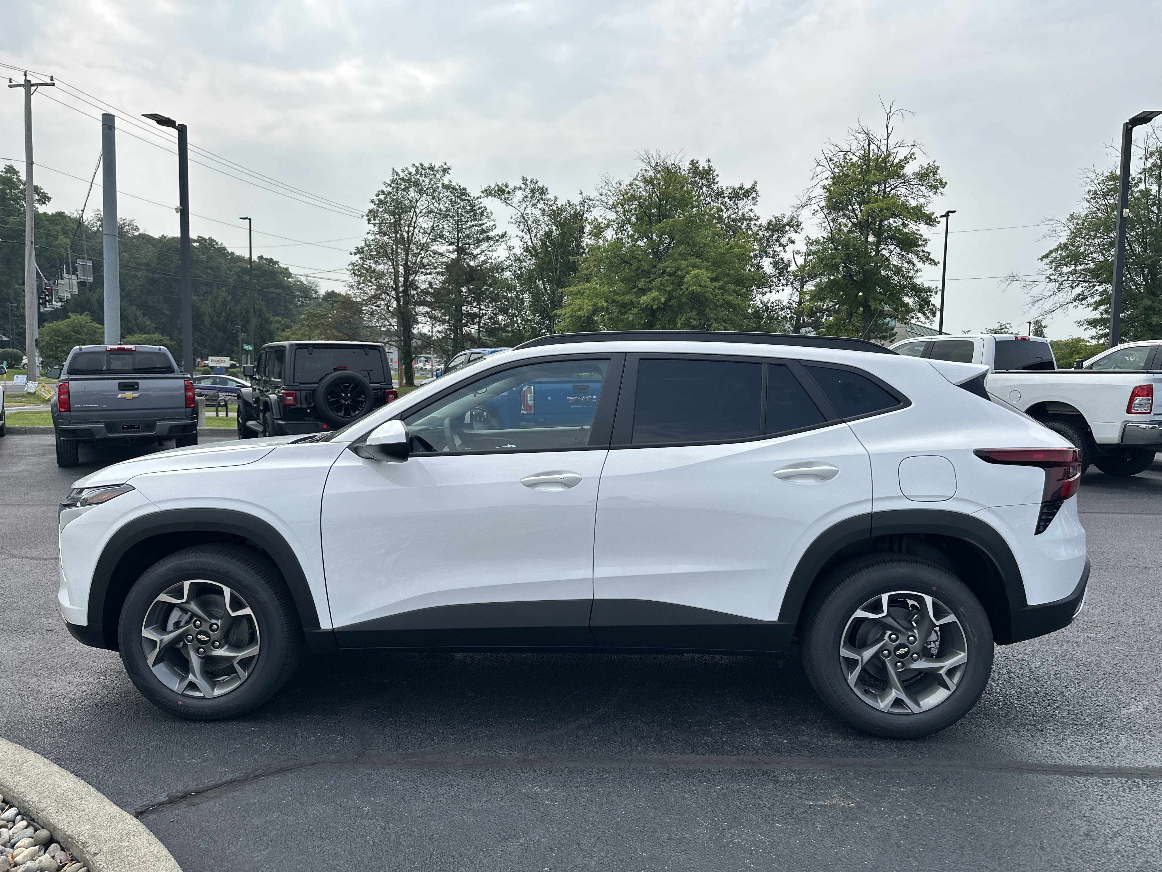 New 2025 Chevrolet Trax LT w/ Driver Confidence Package image 9