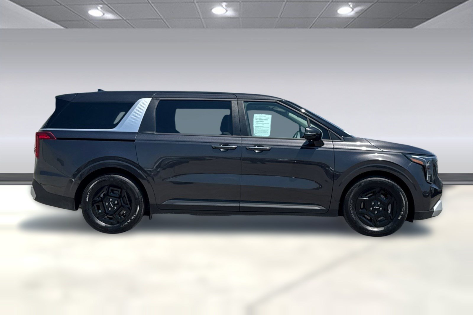 Used 2026 Kia Carnival FWD image 8