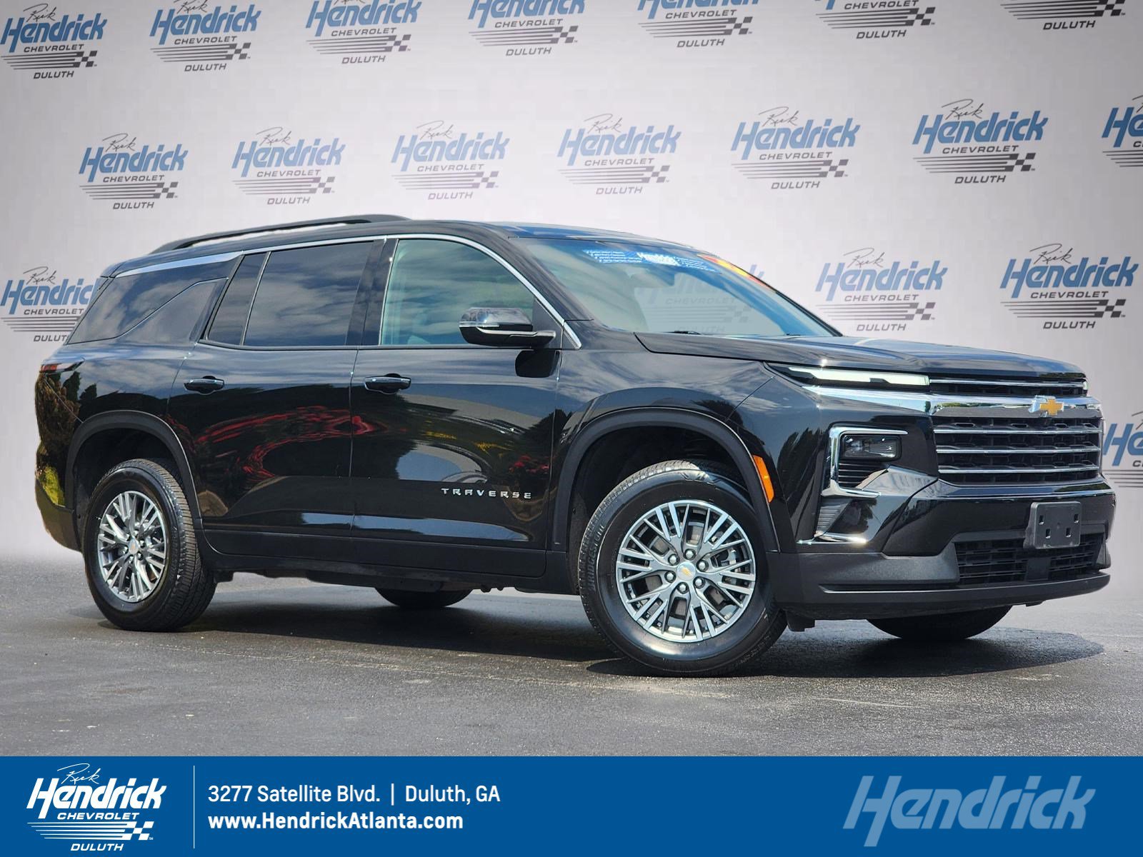 Used 2025 Chevrolet Traverse LT