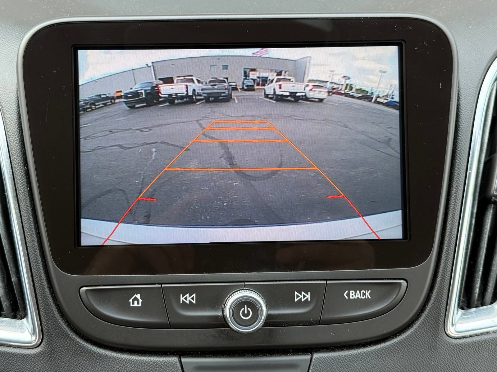 Used 2017 Chevrolet Malibu LT FWD image 33