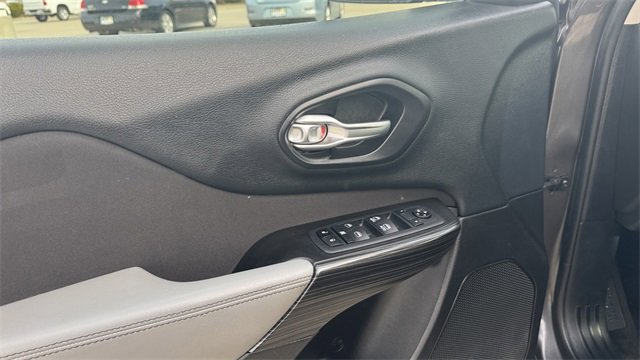 Used 2014 Jeep Cherokee Latitude w/ Comfort/Convenience Group image 18