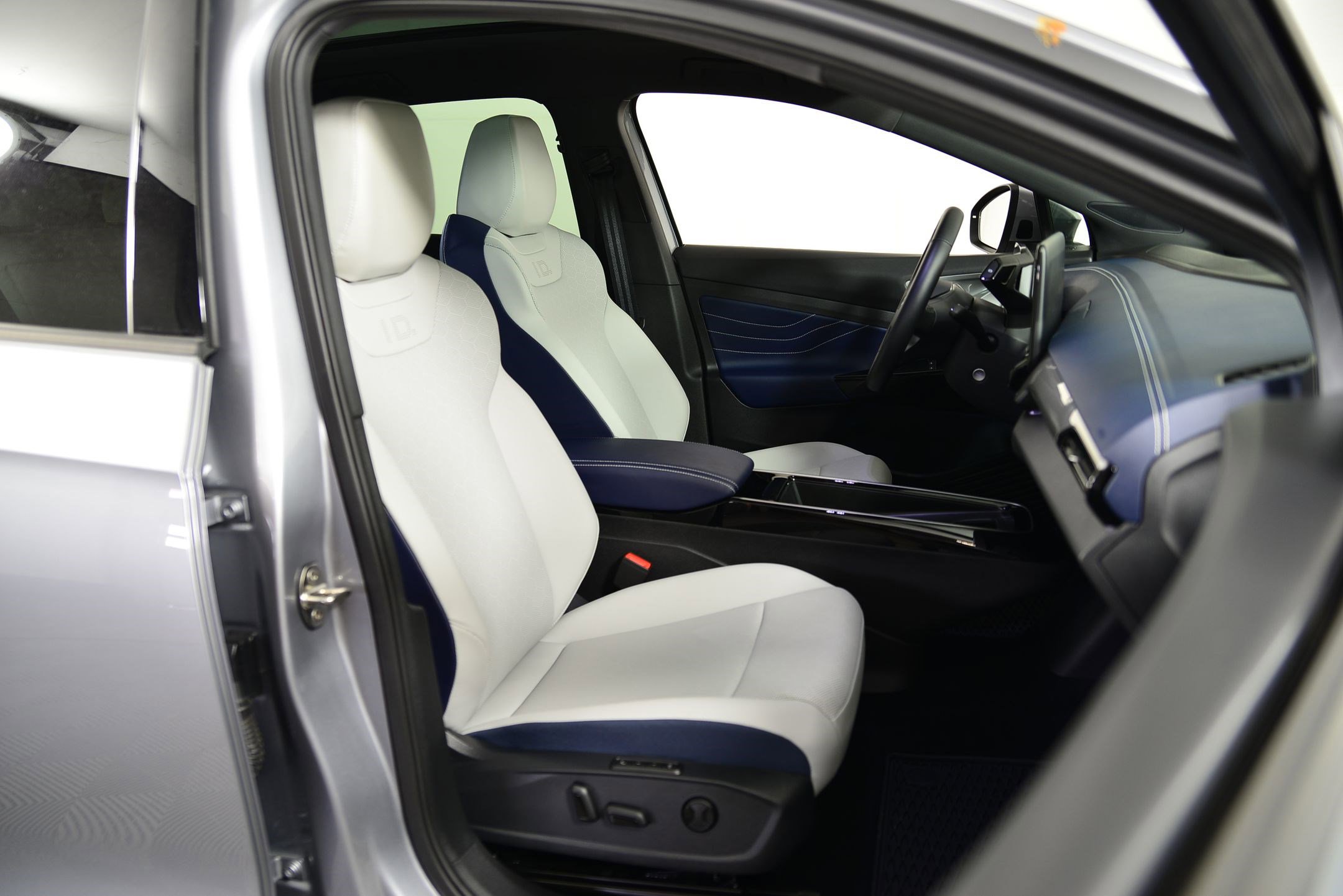 Used 2025 Volkswagen ID.4 S Limited image 17