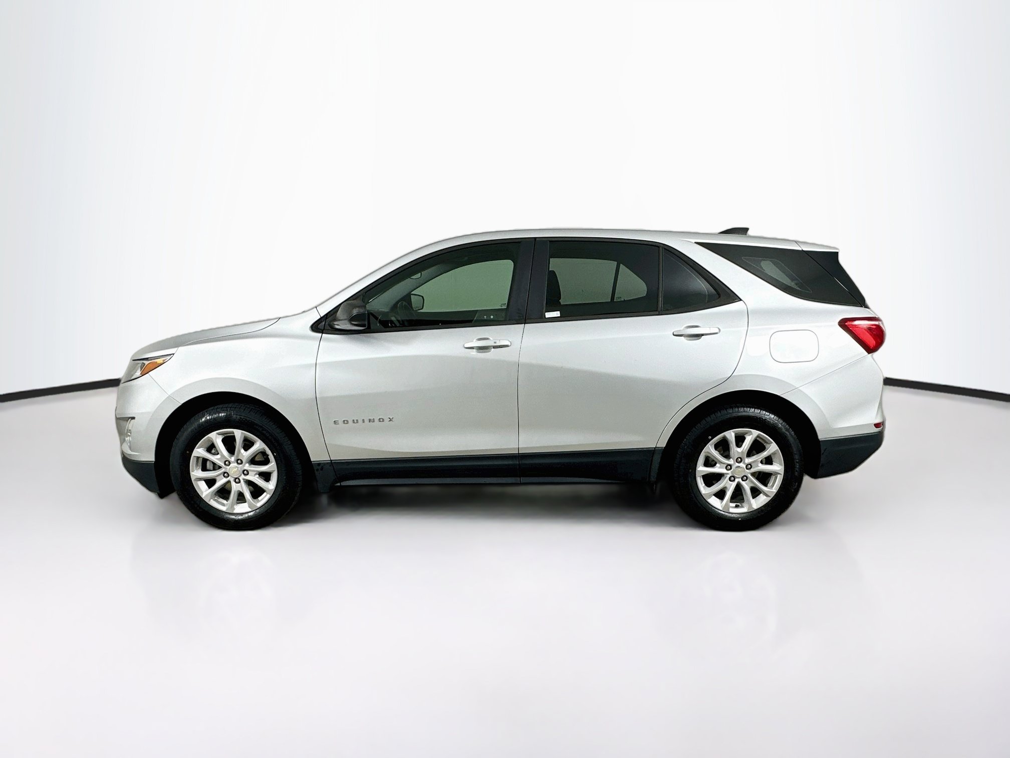 Used 2020 Chevrolet Equinox LS FWD image 4