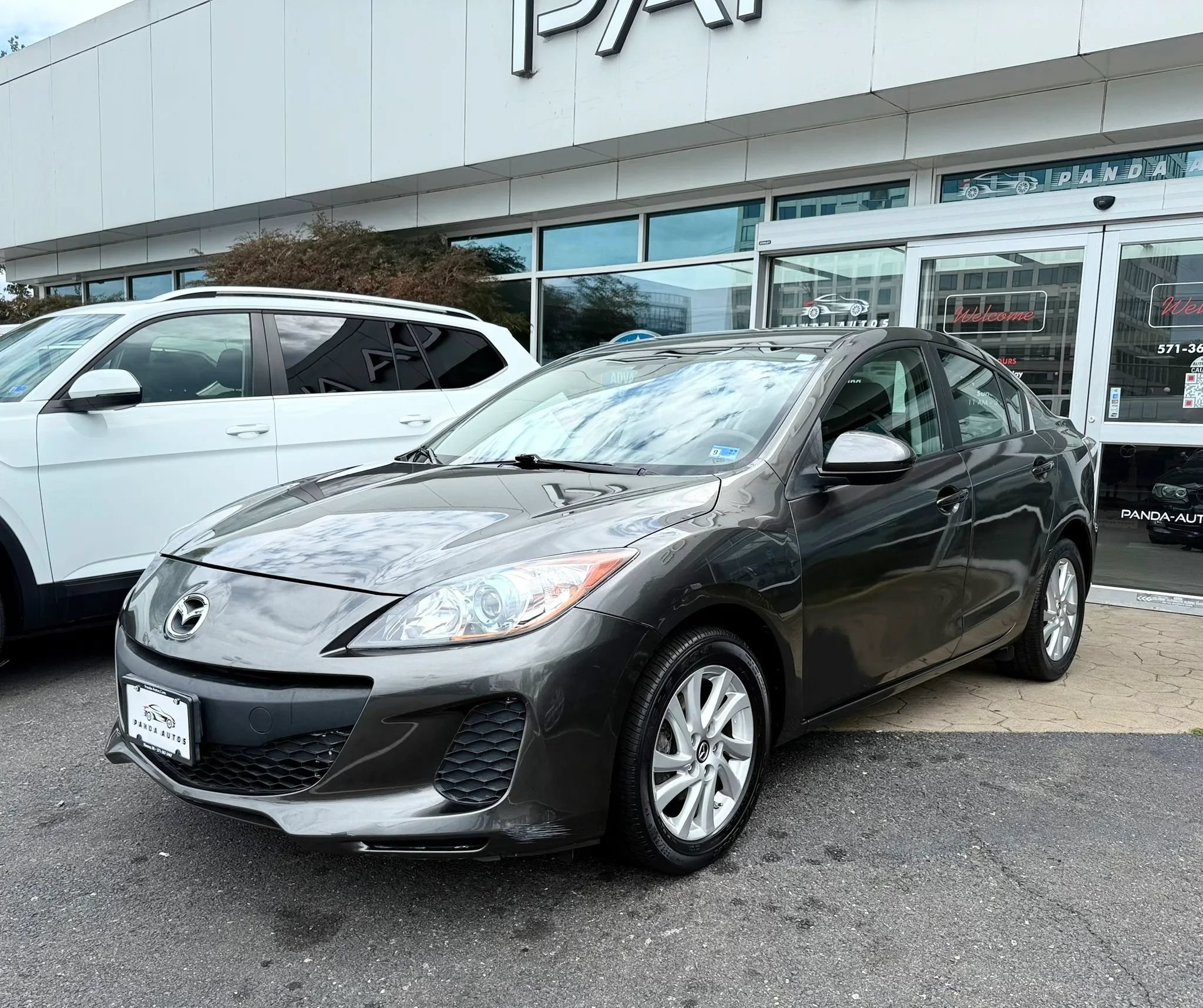 Used 2013 MAZDA MAZDA3 i Touring FWD image 3