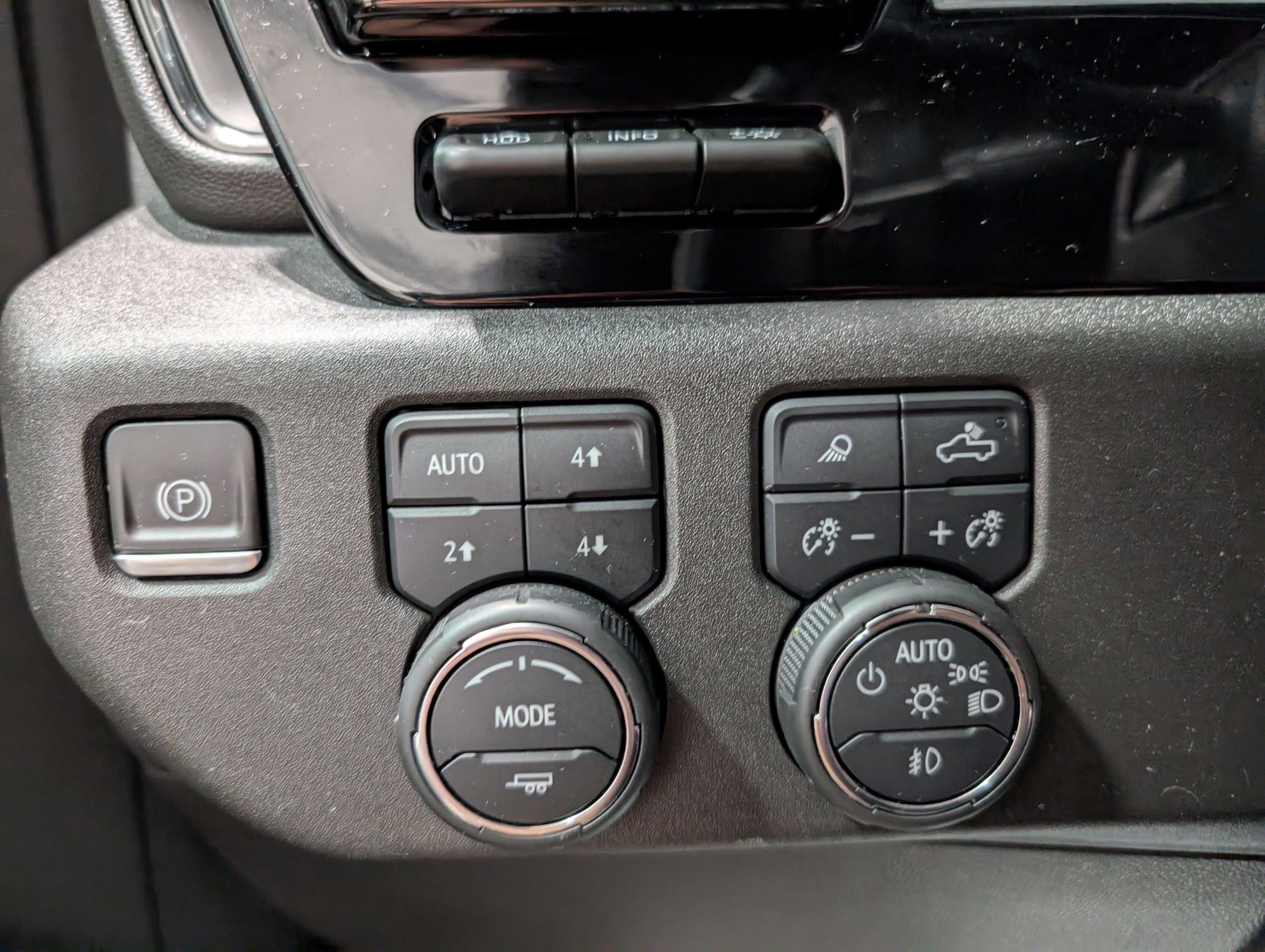 Used 2024 Chevrolet Silverado 1500 ZR2 w/ Technology Package image 23