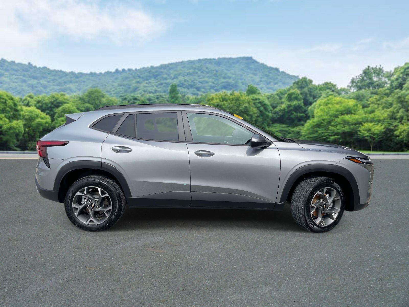 Used 2024 Chevrolet Trax LT FWD image 21
