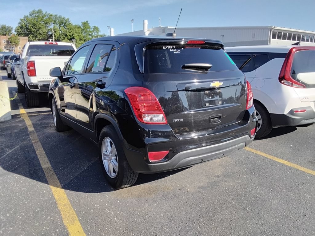 Used 2020 Chevrolet Trax LS w/ Tint and Cruise Package FWD image 5
