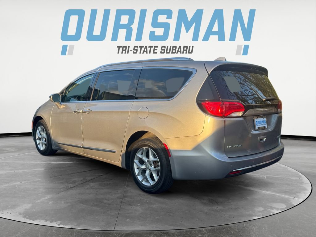 Used 2020 Chrysler Pacifica Limited image 3