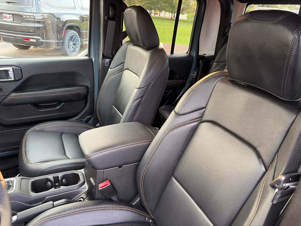 Used 2025 Jeep Gladiator Sport AWD/4WD image 23