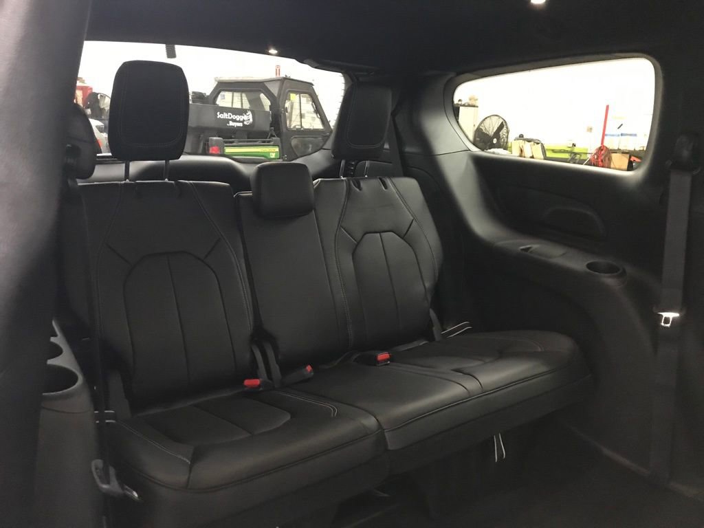 New 2026 Chrysler Pacifica Select w/ S Appearance Package AWD/4WD image 40