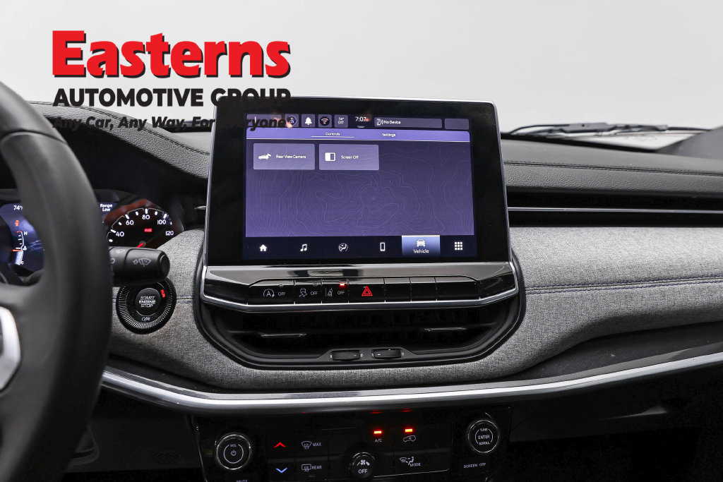 Used 2024 Jeep Compass Latitude AWD/4WD image 13