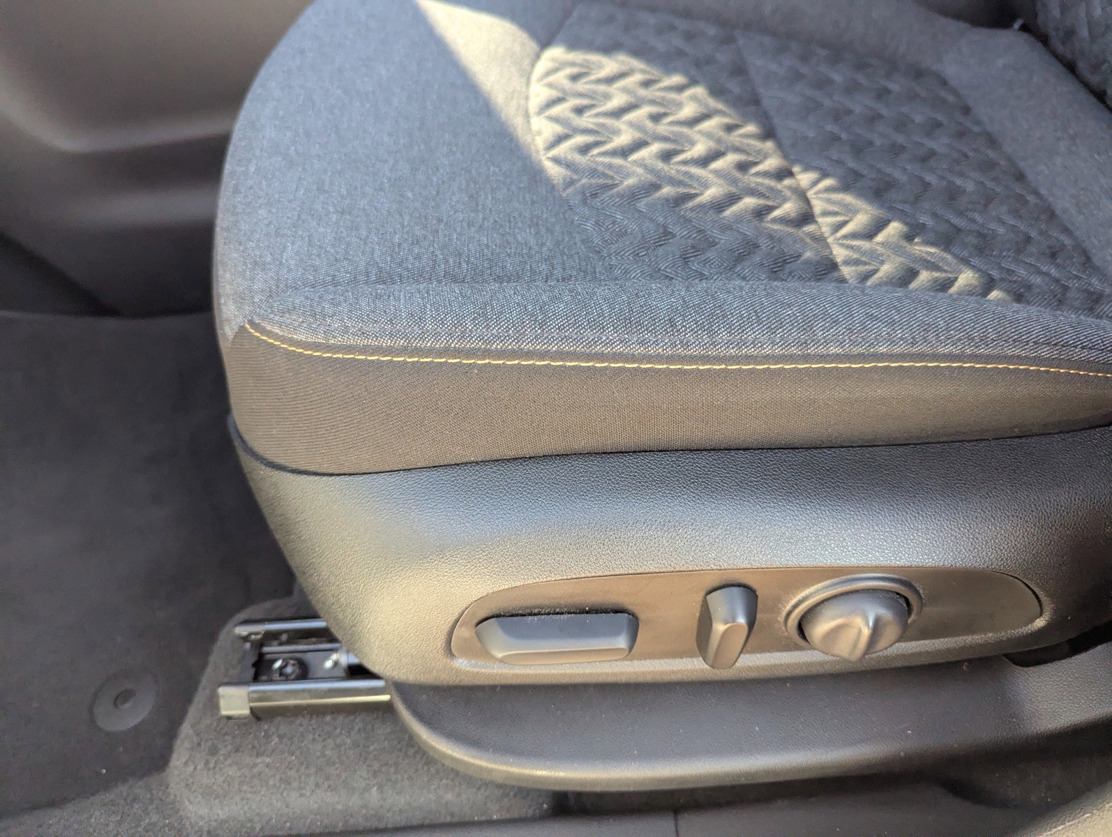 Used 2023 Chevrolet Equinox LT image 29