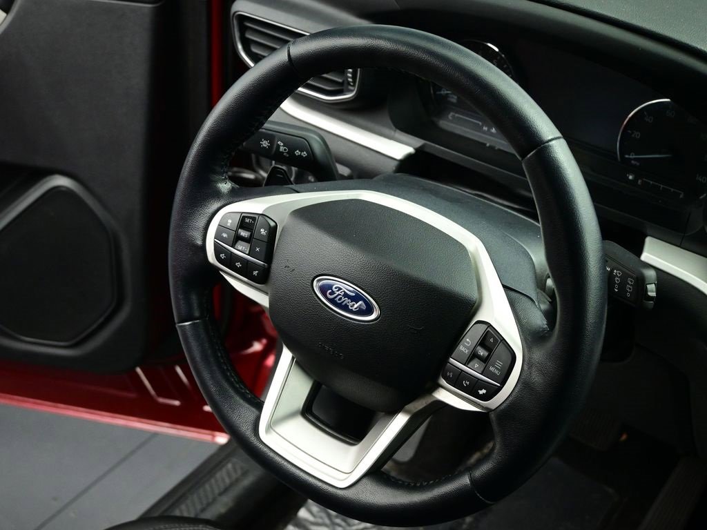 Used 2020 Ford Explorer XLT w/ Equipment Group 202A image 8