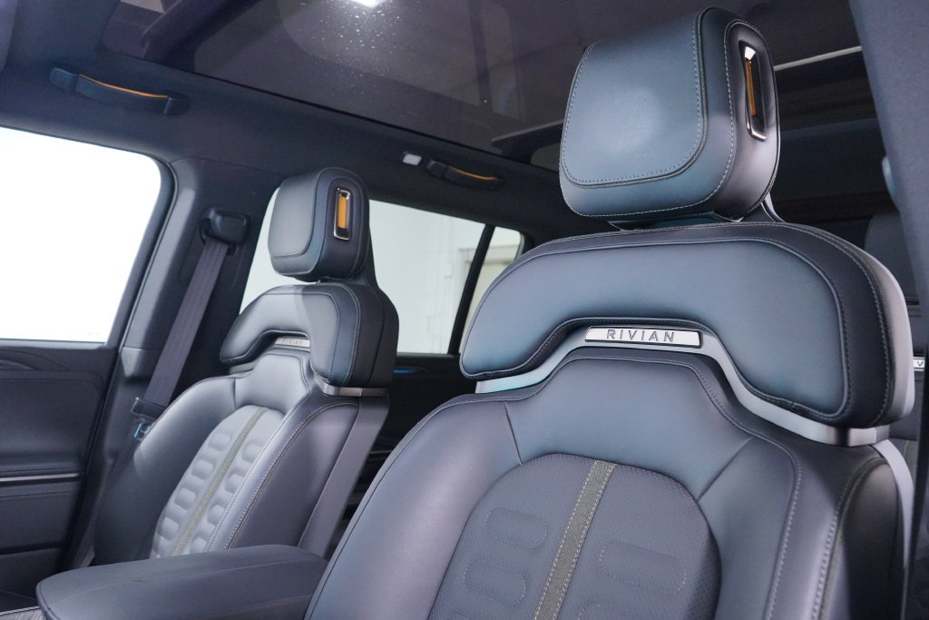Used 2026 Rivian R1S Adventure Dual AWD/4WD image 9