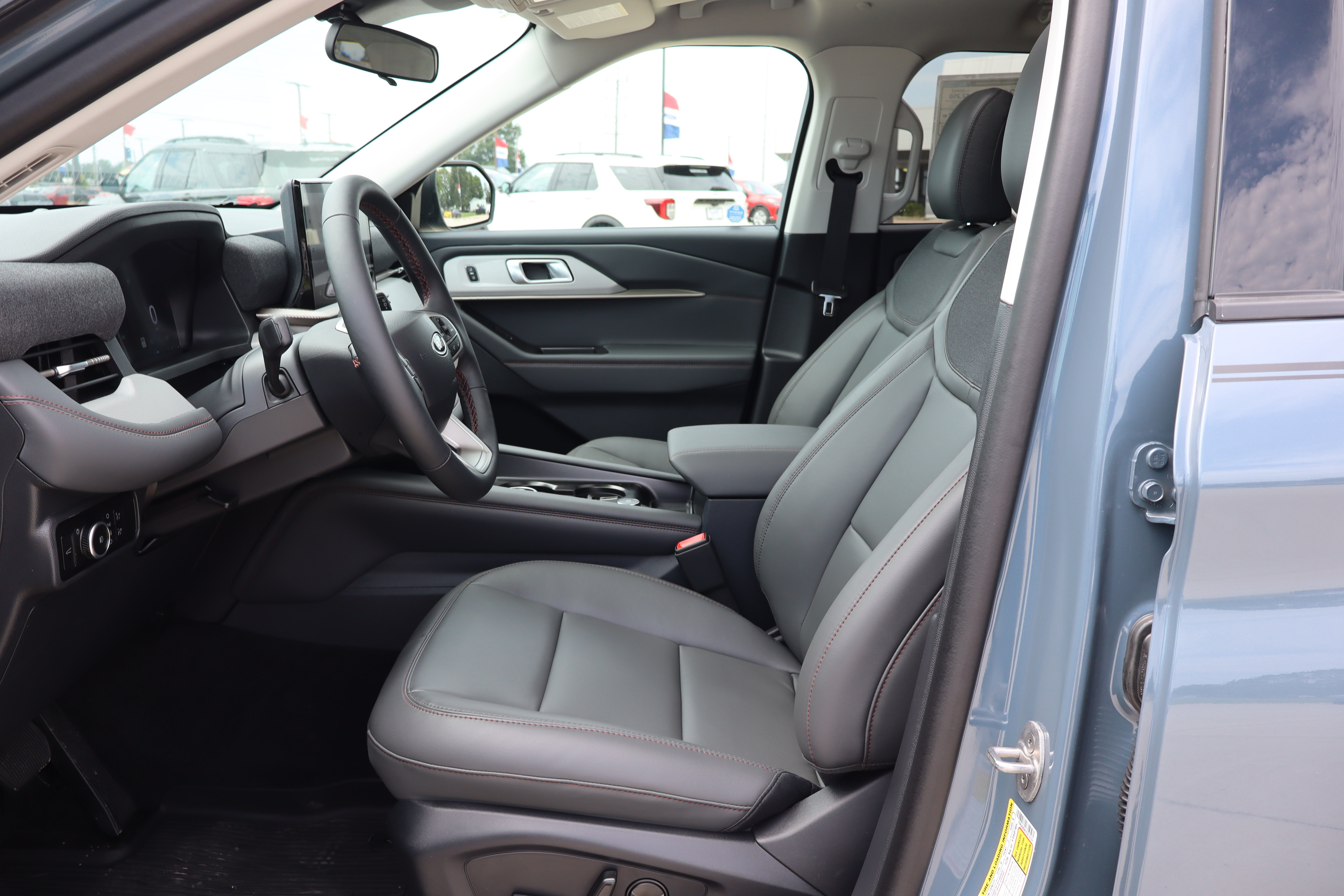 New 2026 Ford Explorer Active w/ Active Comfort Package AWD/4WD image 9