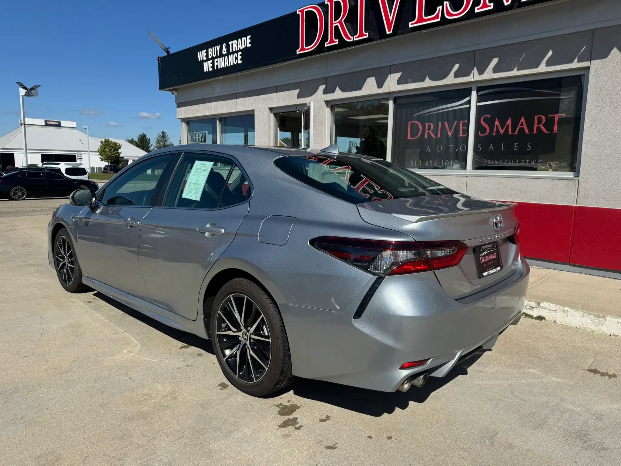 Used 2022 Toyota Camry SE w/ Cold Weather Package FWD image 6