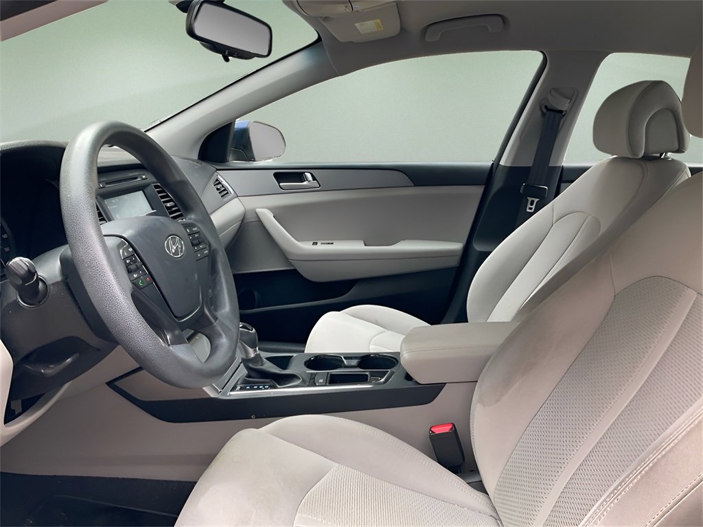 Used 2017 Hyundai Sonata SE w/ Cargo Package image 16
