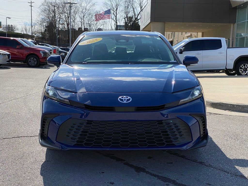 Used 2025 Toyota Camry SE FWD image 2