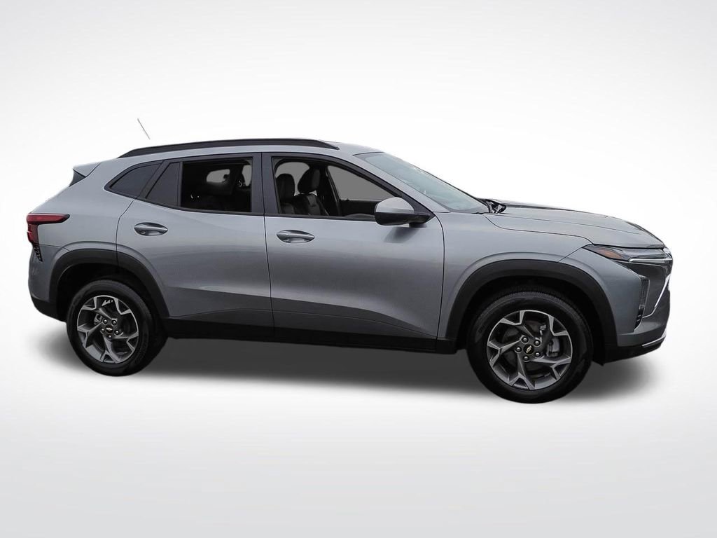 Certified 2025 Chevrolet Trax LT w/ LT Convenience Package image 8