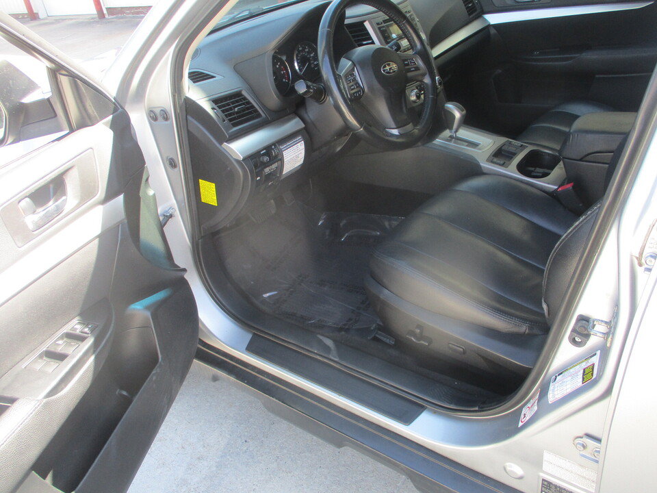 Used 2012 Subaru Outback 2.5i Premium w/ All-Weather Pkg AWD/4WD image 23
