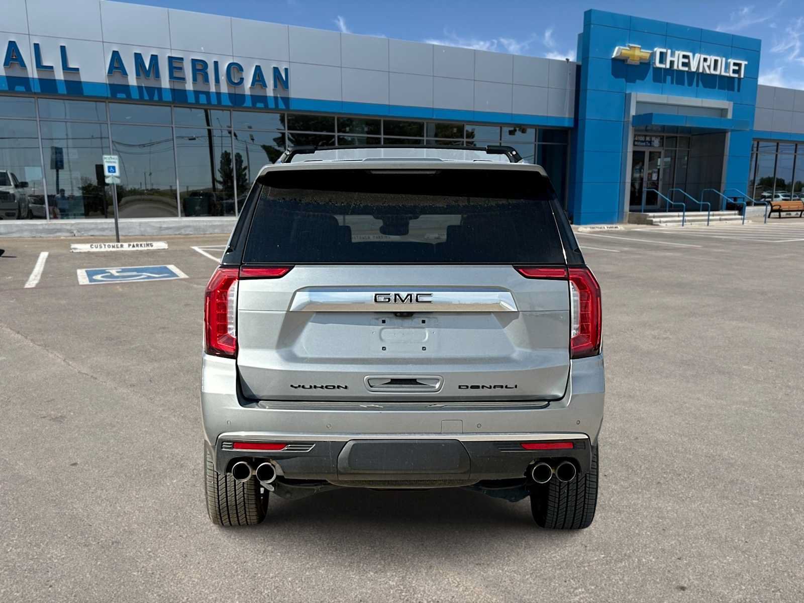 Used 2023 GMC Yukon Denali w/ Advanced Technology Package AWD/4WD image 7