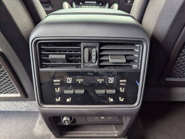 Used 2024 Porsche Cayenne Turbo AWD/4WD image 19