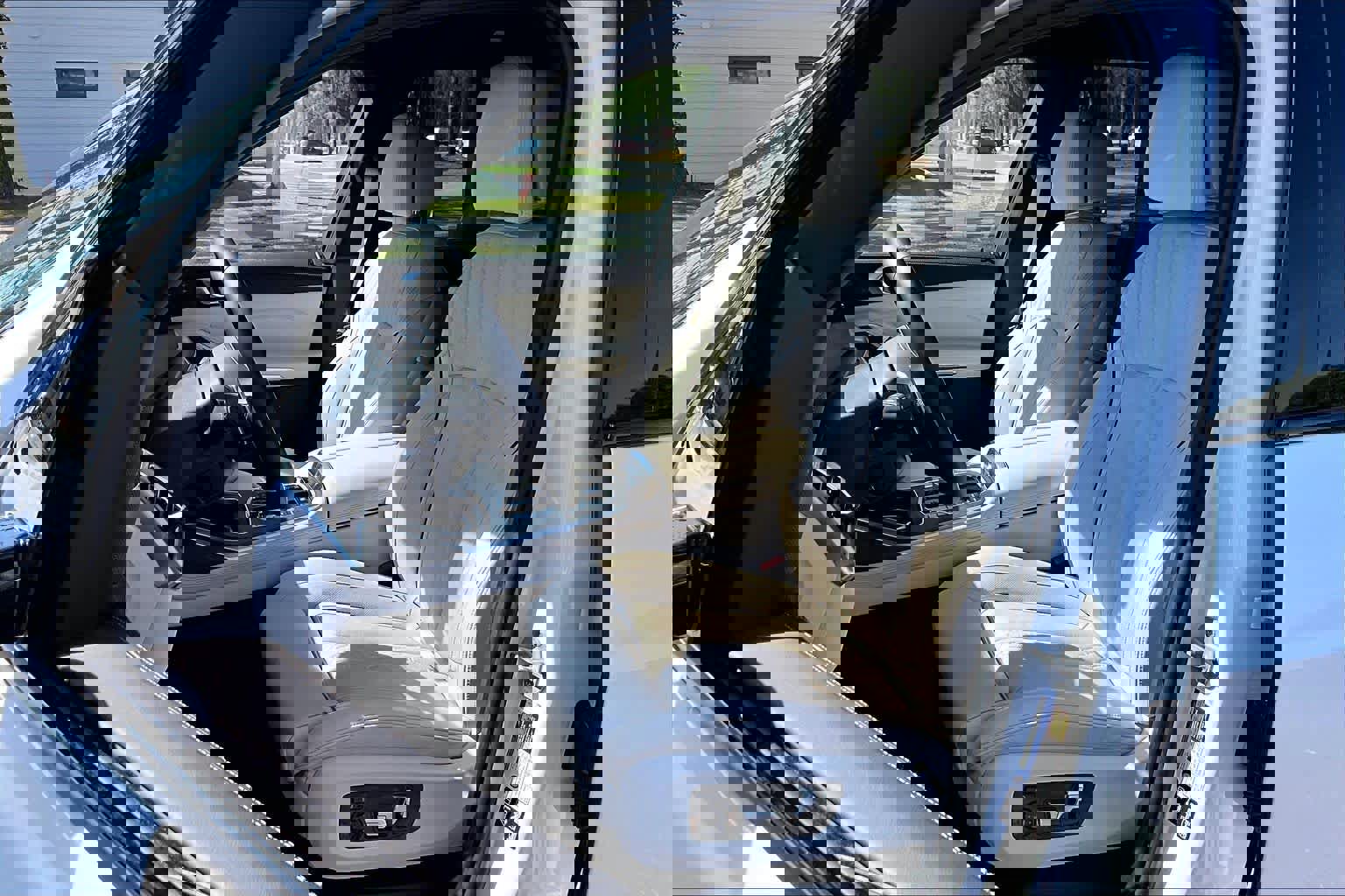 Certified 2025 BMW X7 xDrive40i w/ Executive Package image 8