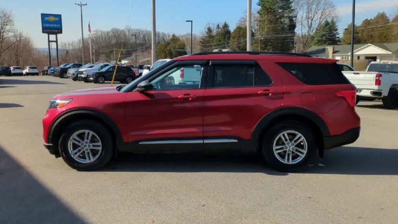 Used 2022 Ford Explorer XLT w/ Equipment Group 202A AWD/4WD image 5