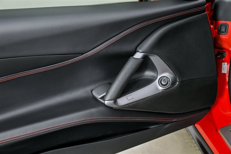 Used 2018 Ferrari 812 Superfast RWD image 18