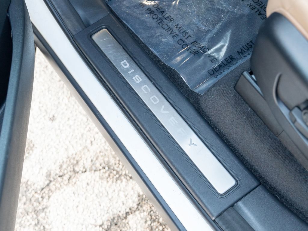 Used 2024 Land Rover Discovery Dynamic SE image 17