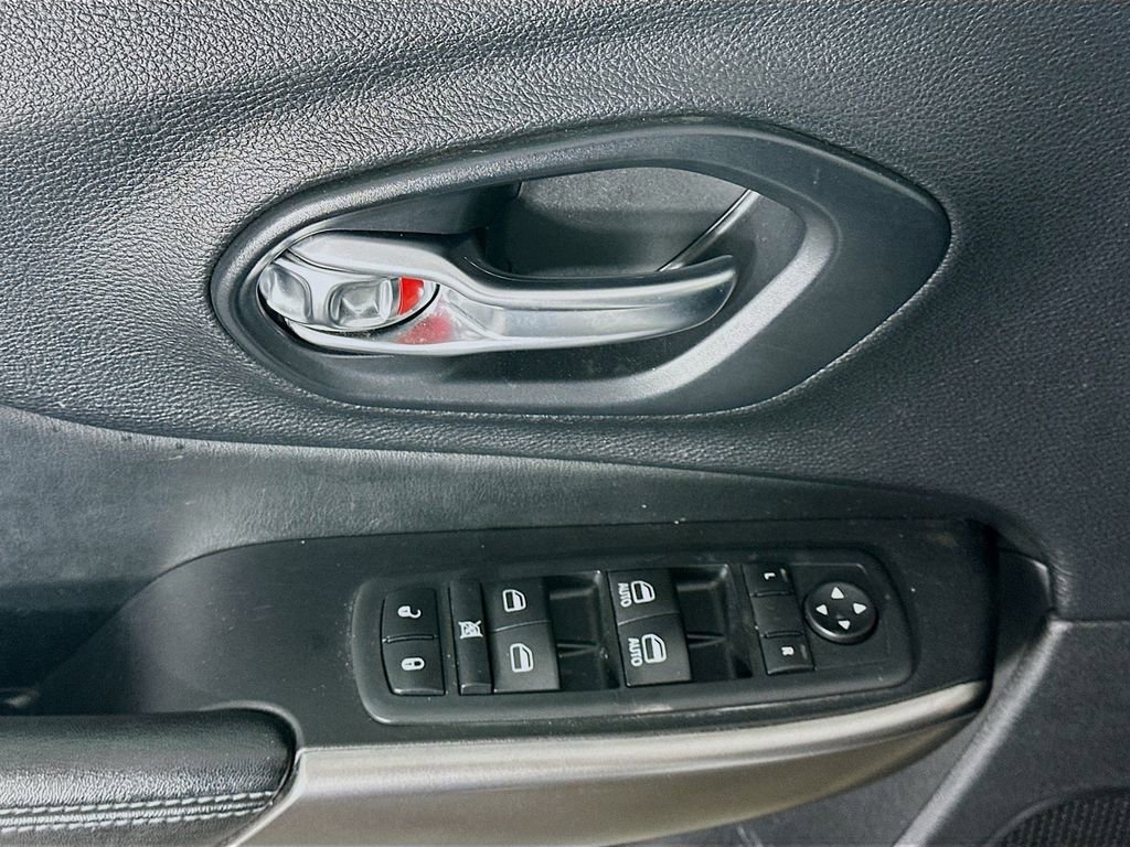 Used 2020 Jeep Cherokee Latitude Plus image 24