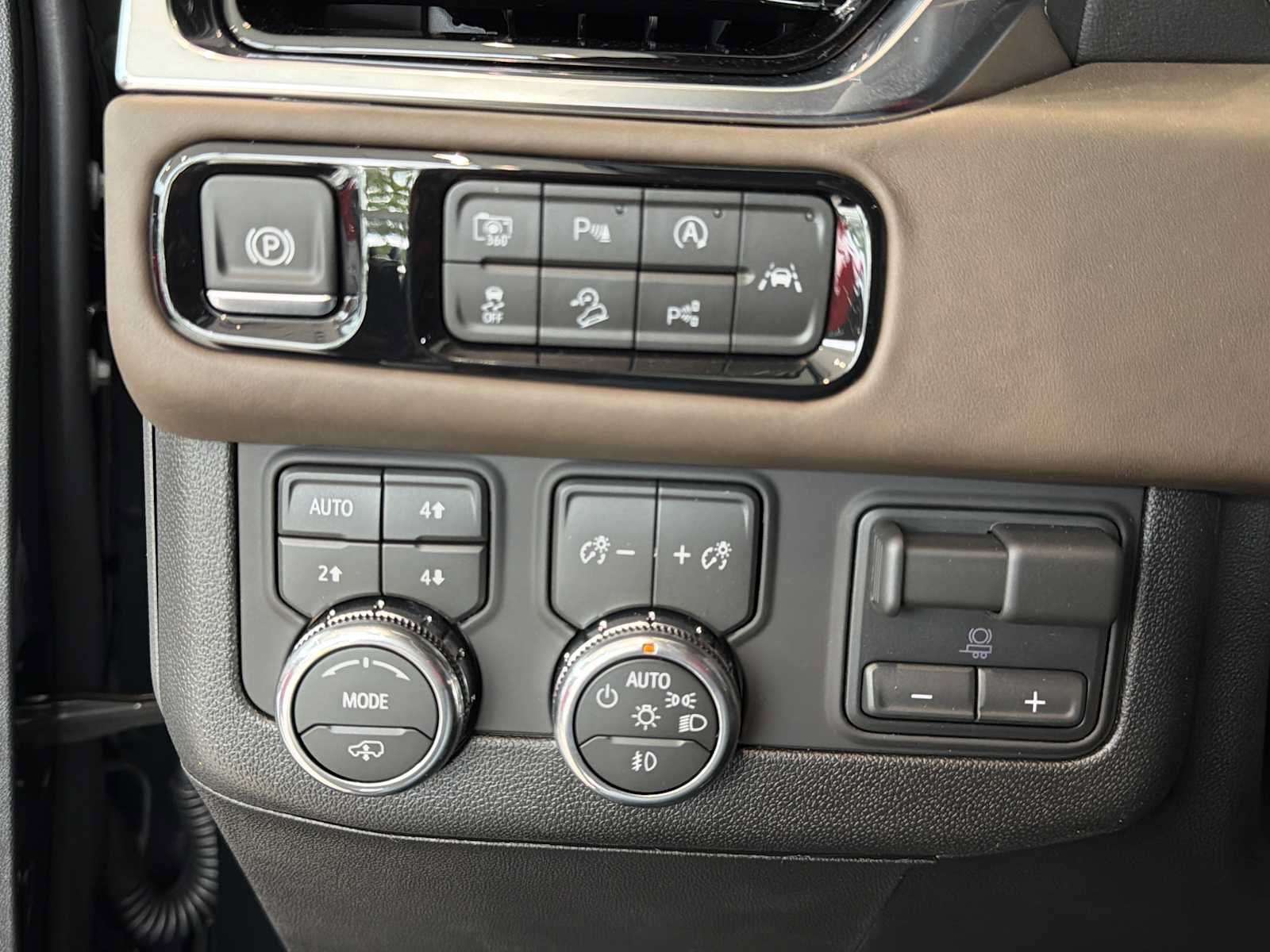 New 2026 GMC Yukon Denali Ultimate AWD/4WD image 12
