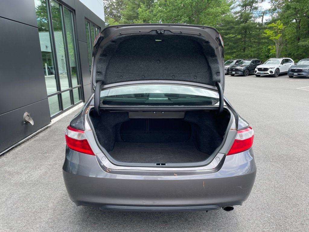 Used 2016 Toyota Camry SE w/ Moonroof Package FWD image 9