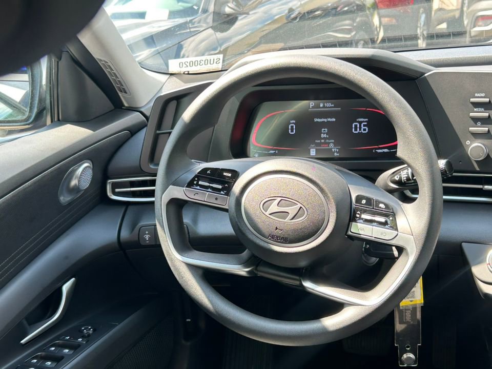 New 2025 Hyundai Elantra SE image 27